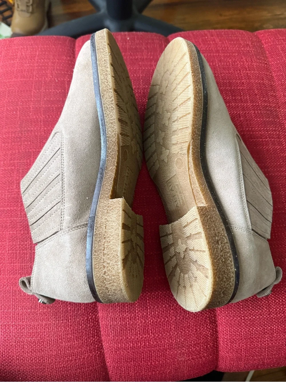 Italeau Men’s Beige Suede Chukka Boots